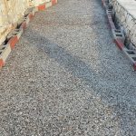 Hormigón desactivado con piedra vista