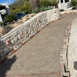 Hormigón desactivado con piedra vista